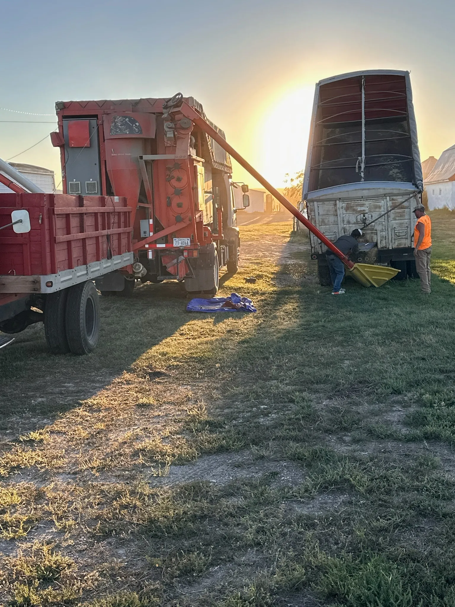 Gallery Image: Golden Waves llc Mobile Grain Cleaning